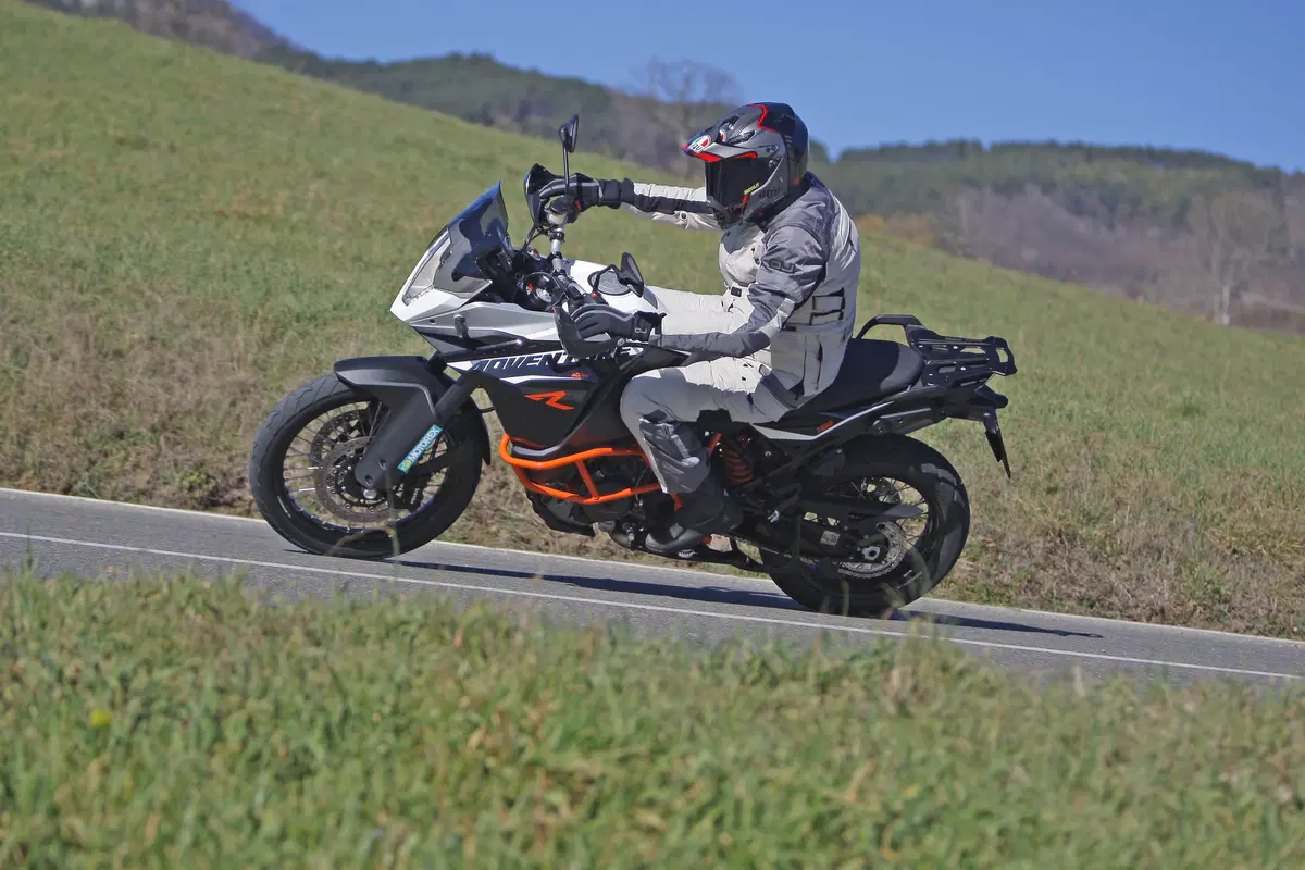 Honda Africa Twin CRF1000L vs BMW F800GS vs KTM 1190 ADV R (21)