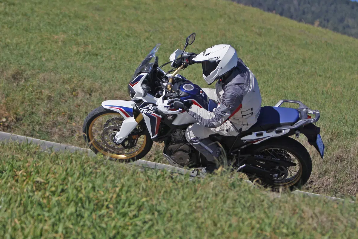 Honda Africa Twin CRF1000L vs BMW F800GS vs KTM 1190 ADV R (15)