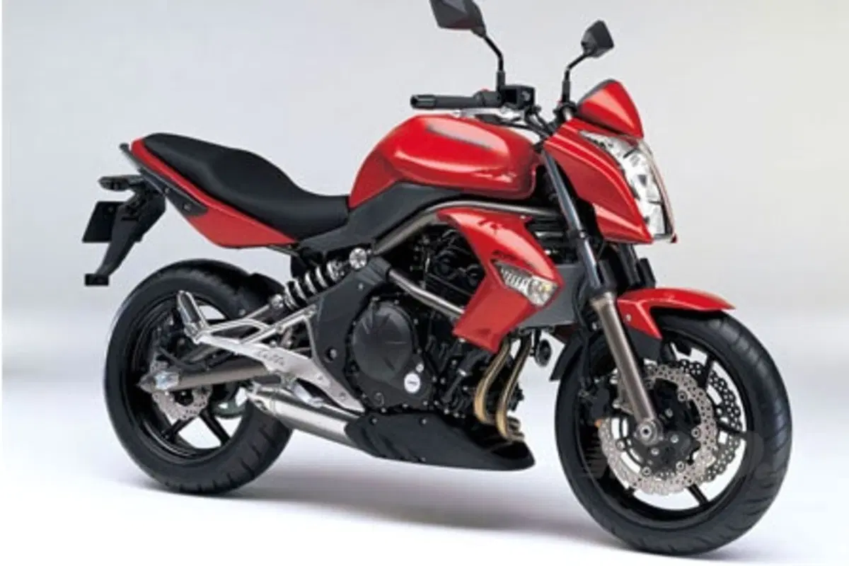 Kawasaki. Ecco le nuove ER-4n e Ninja 400 (2)