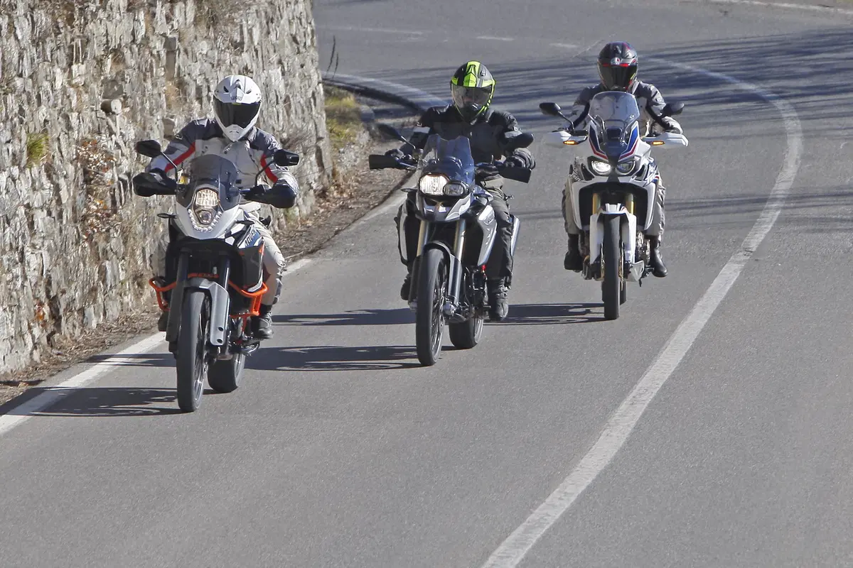 Honda Africa Twin CRF1000L vs BMW F800GS vs KTM 1190 ADV R (2)