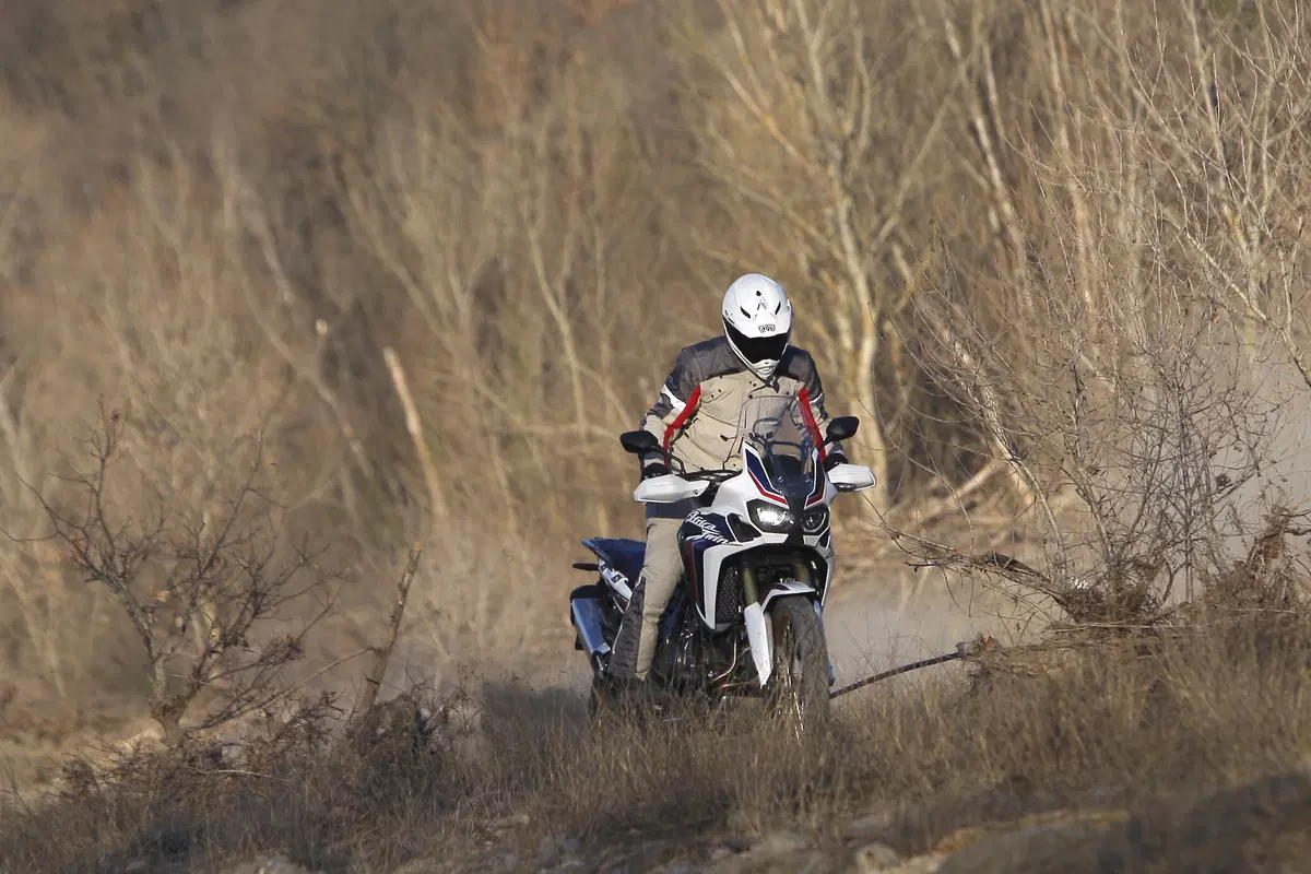 Honda Africa Twin CRF1000L vs BMW F800GS vs KTM 1190 ADV R (17)