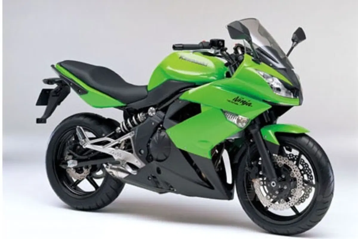 Kawasaki. Ecco le nuove ER-4n e Ninja 400 (4)