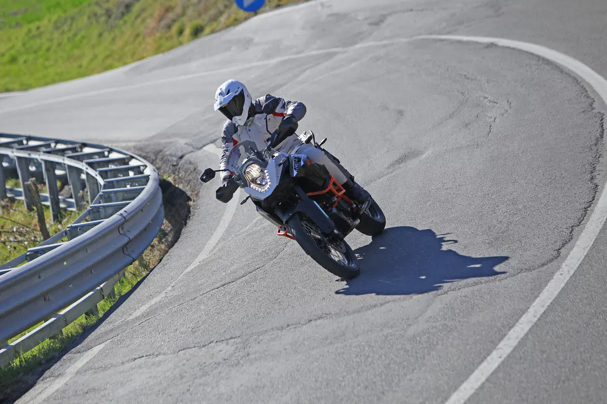 Honda Africa Twin CRF1000L vs BMW F800GS vs KTM 1190 ADV R (24)