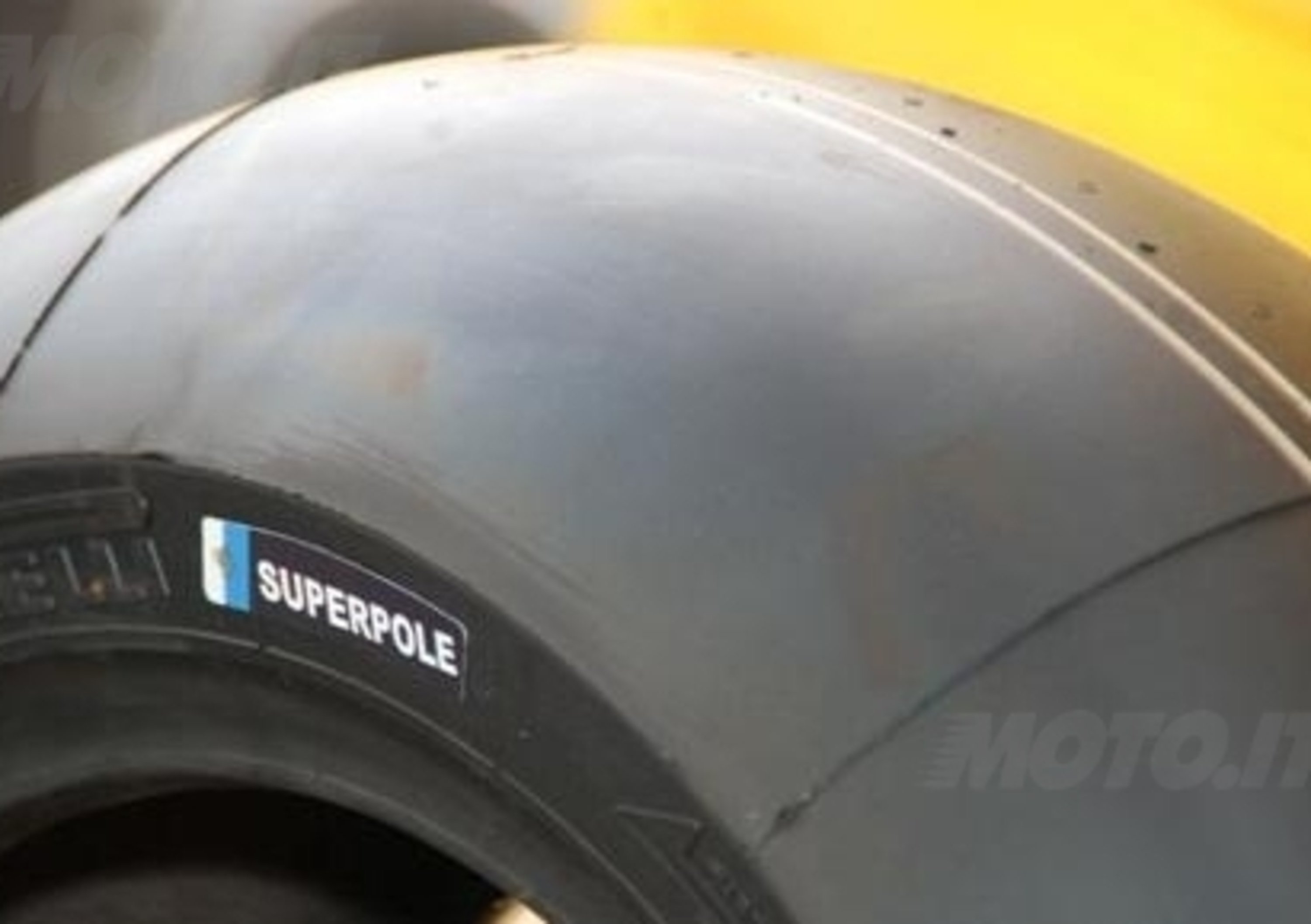 Pirelli. Bandiere sui pneumatici della Superpole