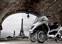 Piaggio presenta MP3 300ie, anche Hybrid