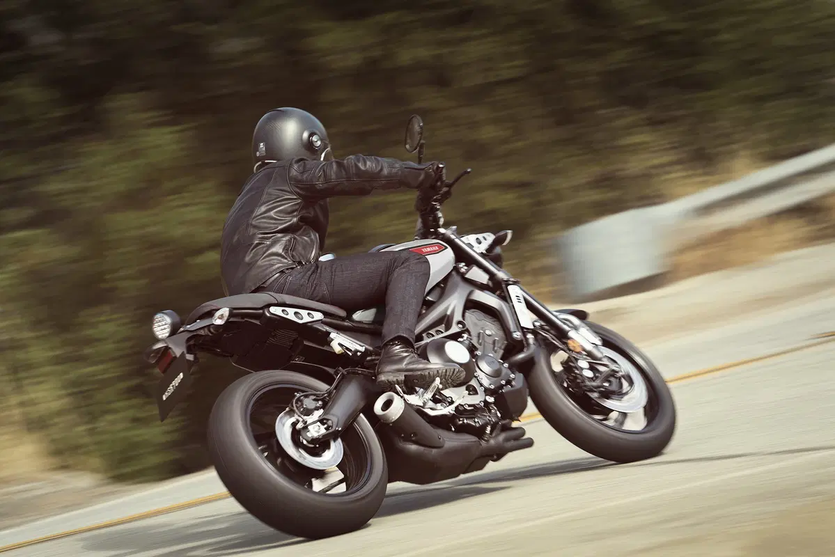 Yamaha XSR 700 e 900, FJR 1300 2019 (13)