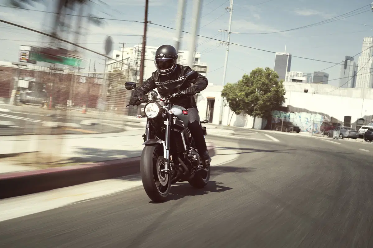Yamaha XSR 700 e 900, FJR 1300 2019 (16)