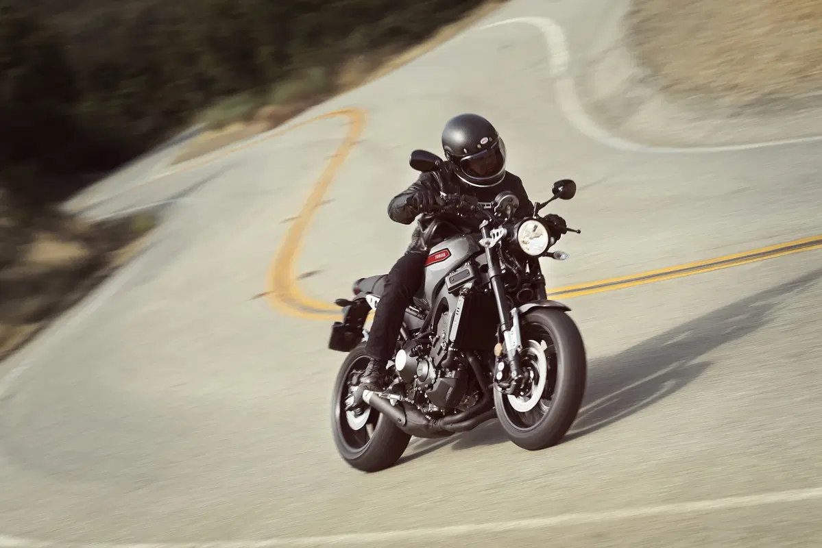 Yamaha XSR 700 e 900, FJR 1300 2019 (14)
