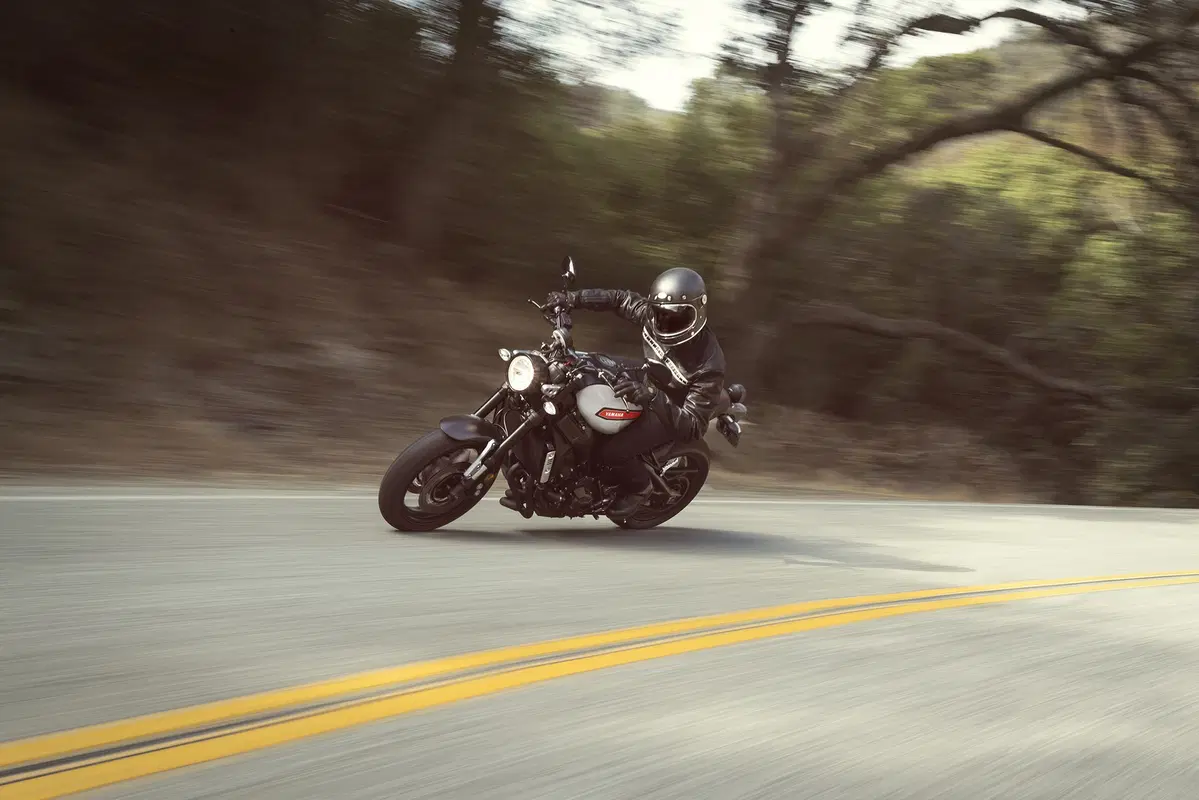 Yamaha XSR 700 e 900, FJR 1300 2019 (17)