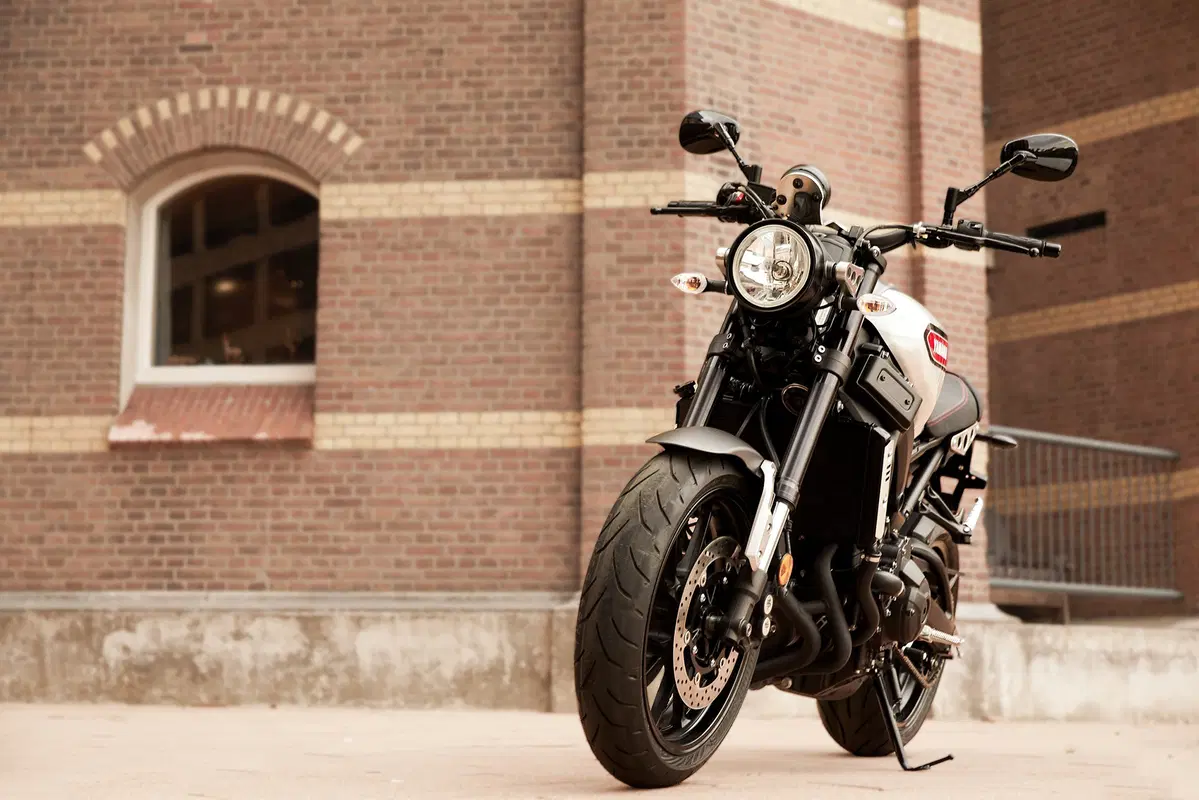 Yamaha XSR 700 e 900, FJR 1300 2019 (19)