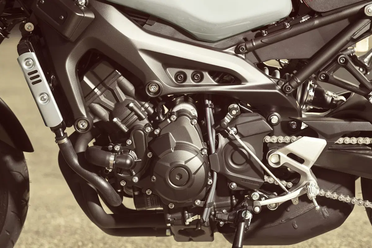 Yamaha XSR 700 e 900, FJR 1300 2019 (29)