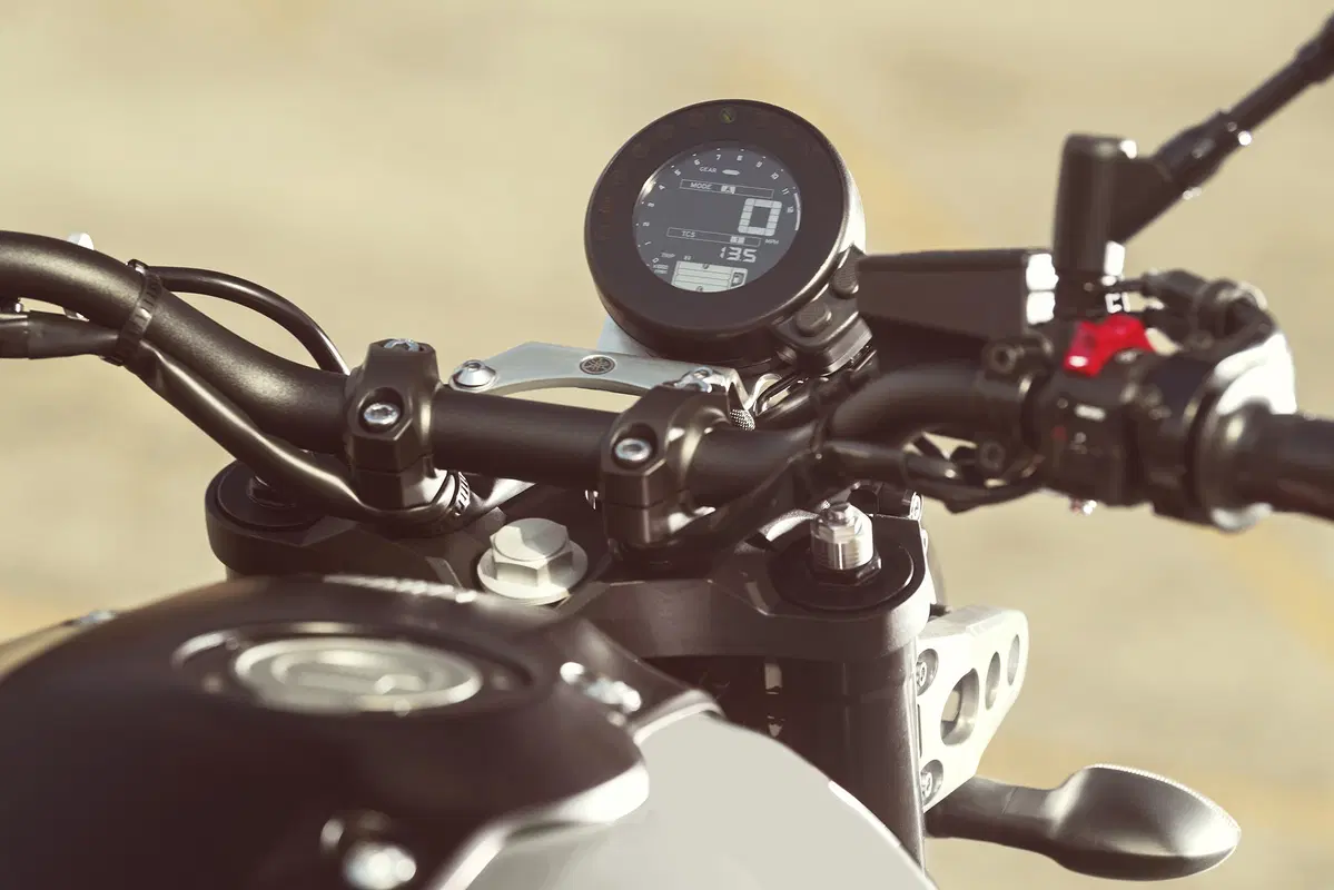 Yamaha XSR 700 e 900, FJR 1300 2019 (28)