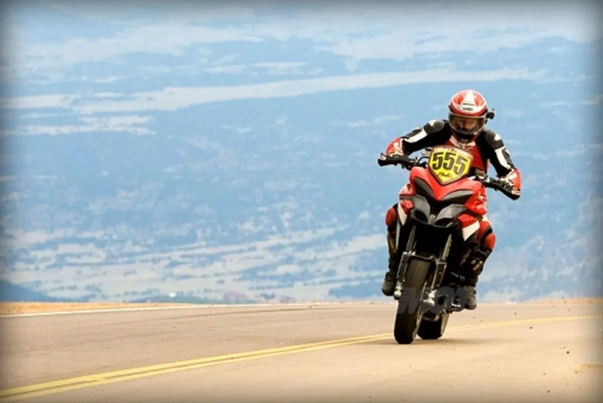 La Ducati Multistrada conquista la vetta della Pikes Peak (2)