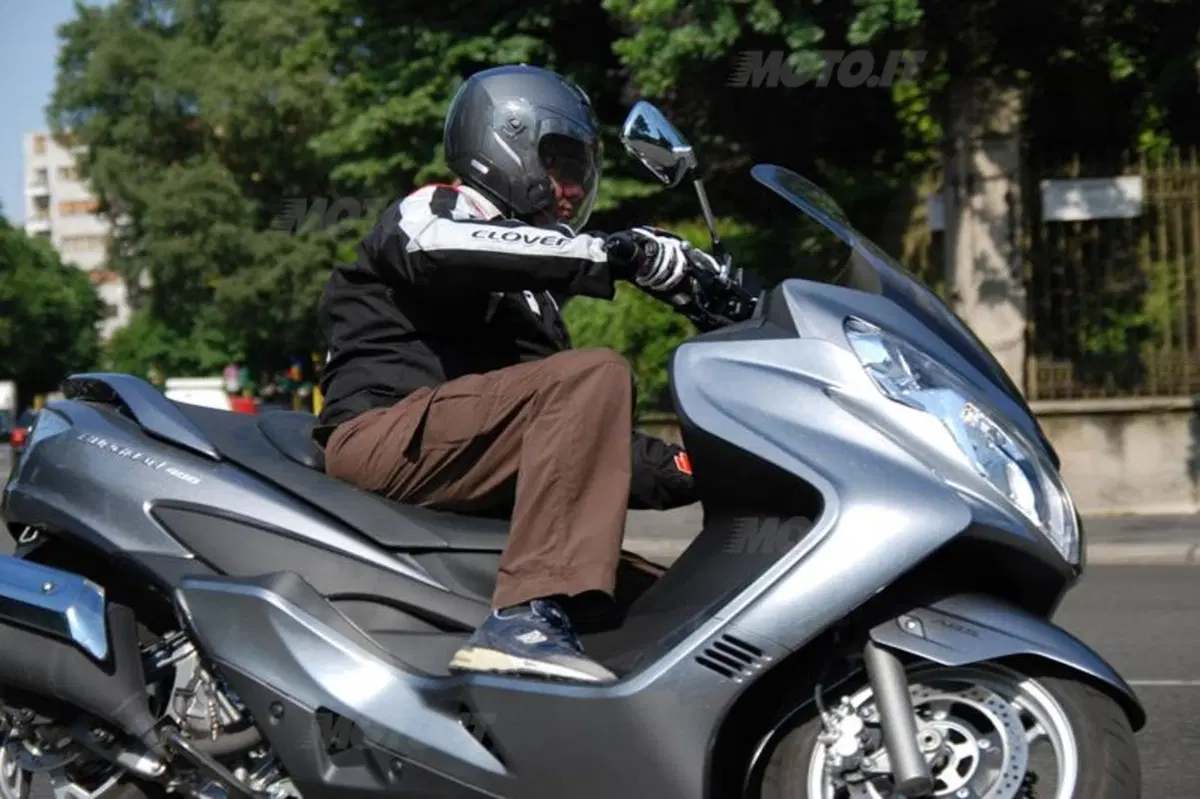 Suzuki Burgman 400 ABS  (2)