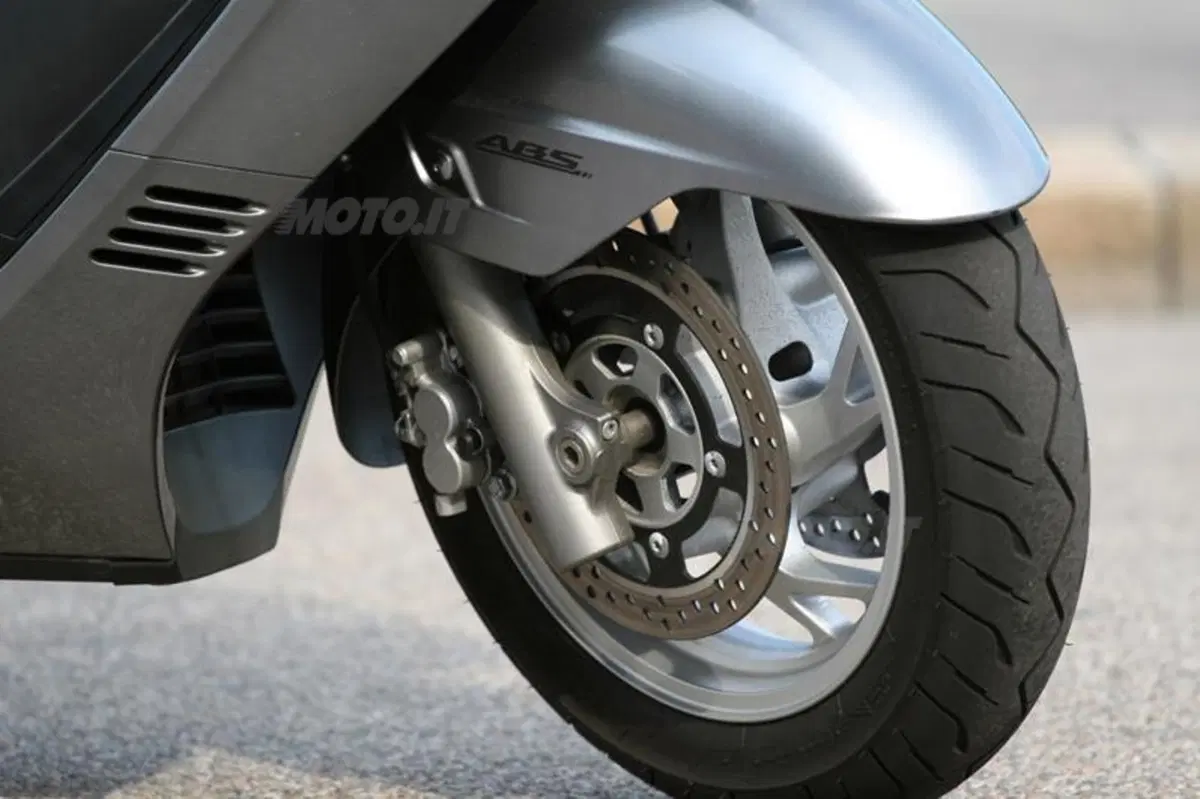 Suzuki Burgman 400 ABS  (15)