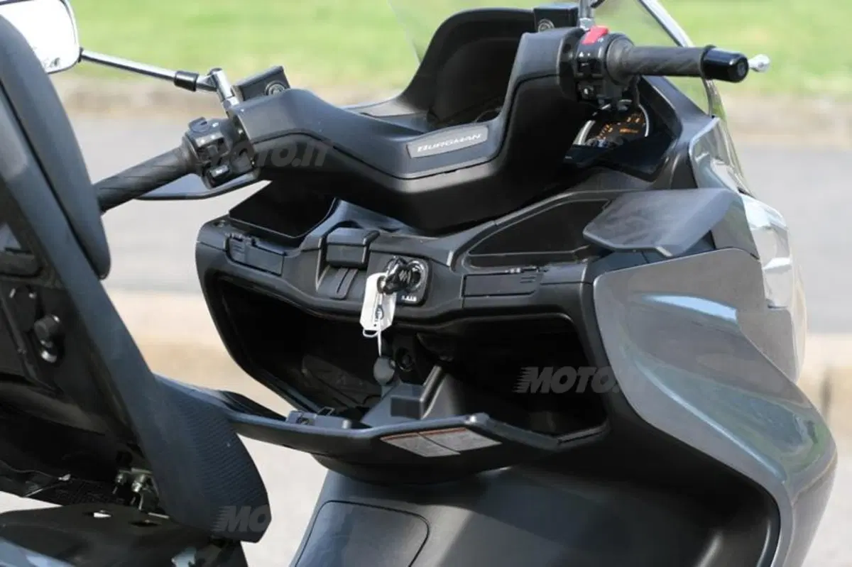 Suzuki Burgman 400 ABS  (19)