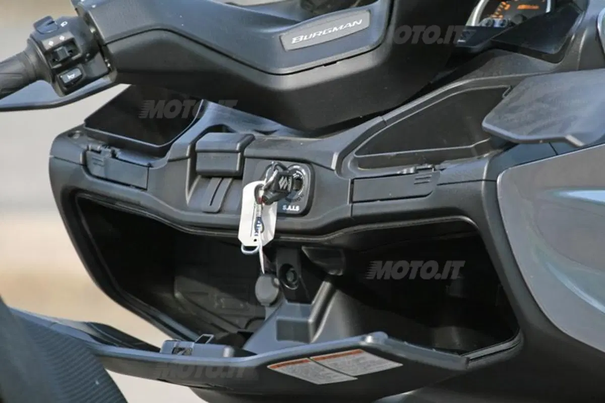Suzuki Burgman 400 ABS  (20)