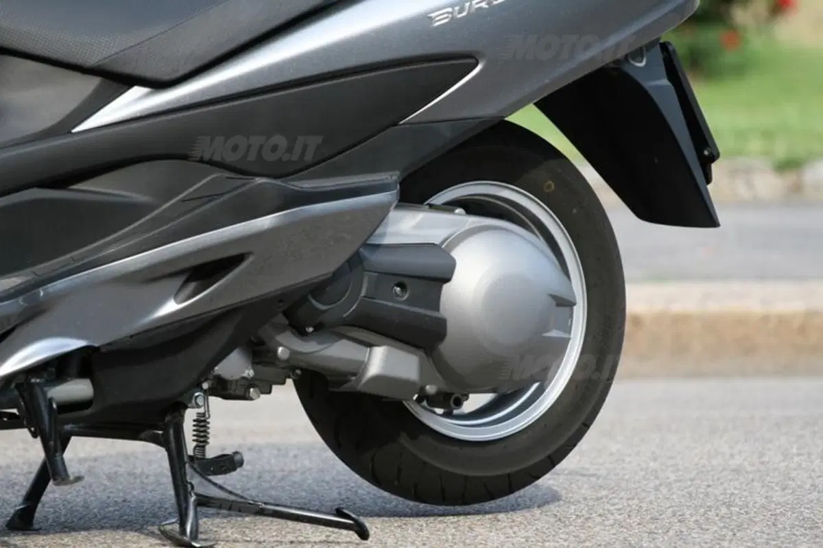 Suzuki Burgman 400 ABS  (23)