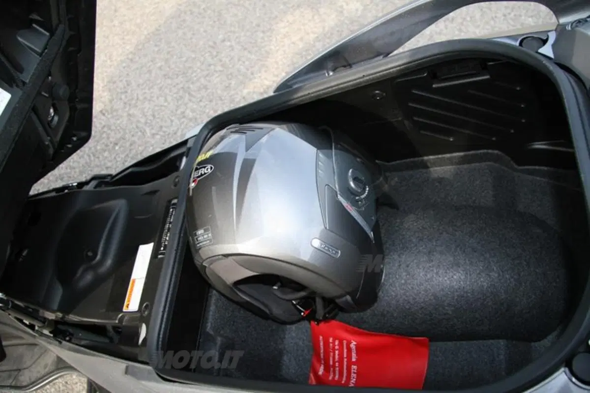 Suzuki Burgman 400 ABS  (24)