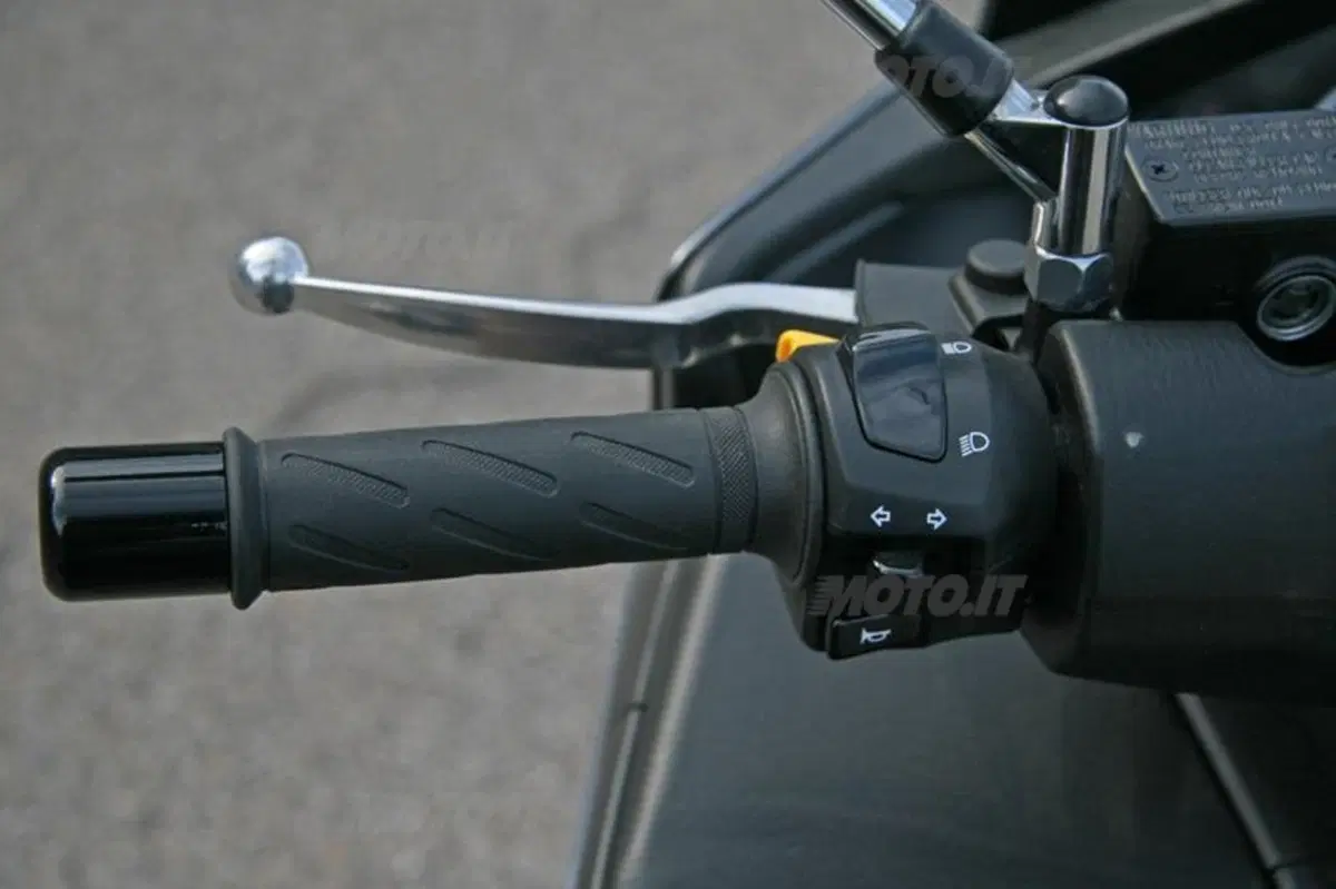 Suzuki Burgman 400 ABS  (28)