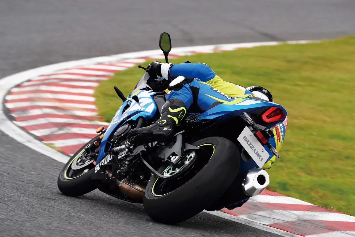 Suzuki GSX-R1000 a Intermot 2018, foto e dati (3)