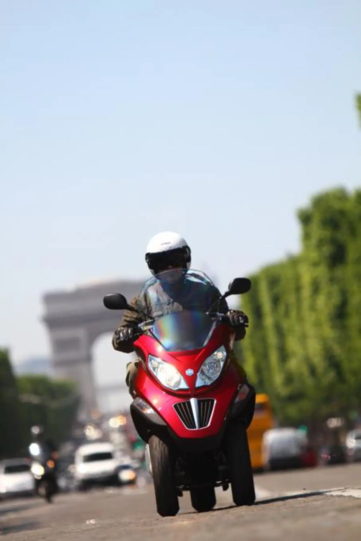 Piaggio MP3 300 i.e. e Hybrid  (14)