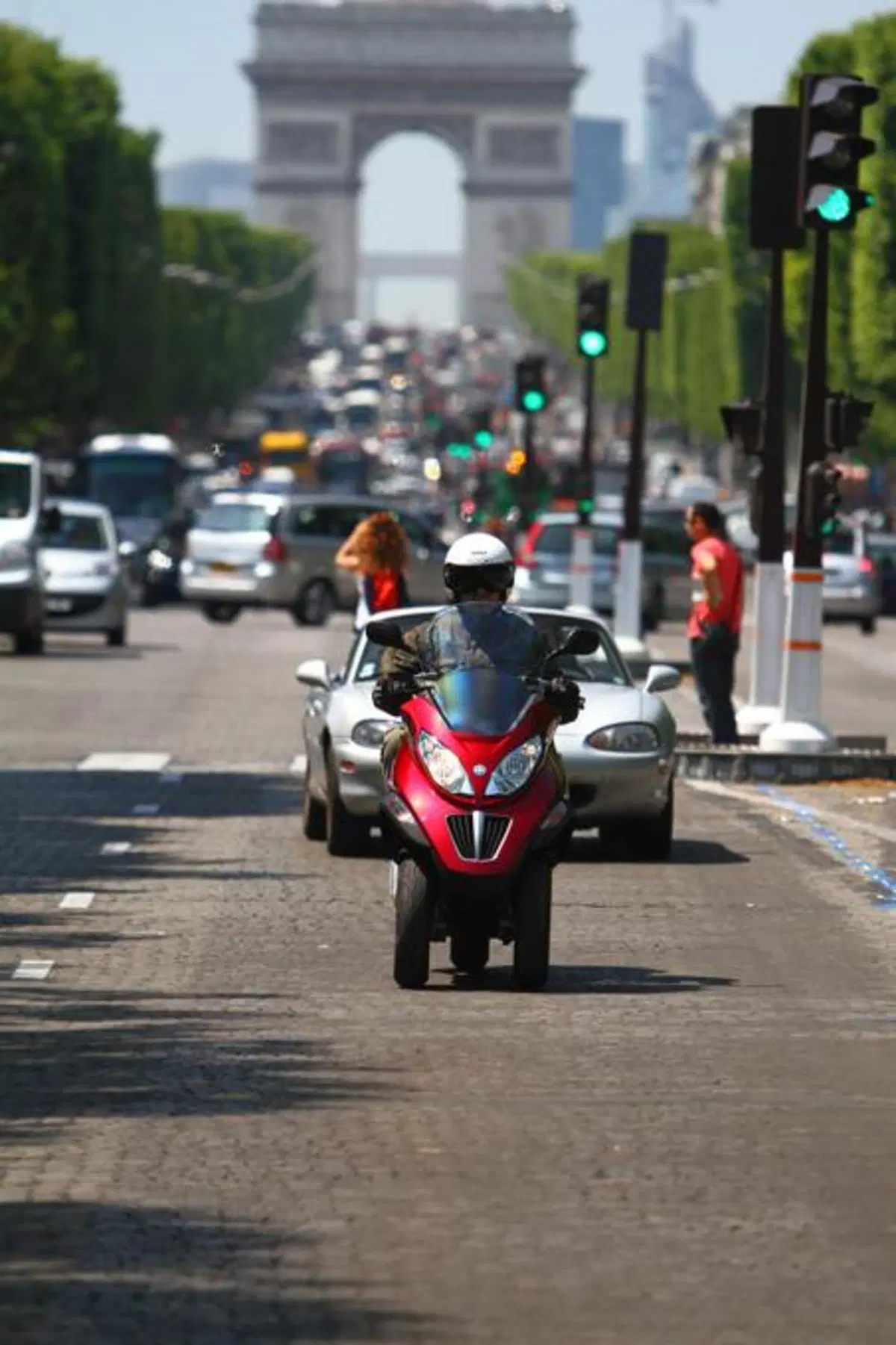 Piaggio MP3 300 i.e. e Hybrid  (15)