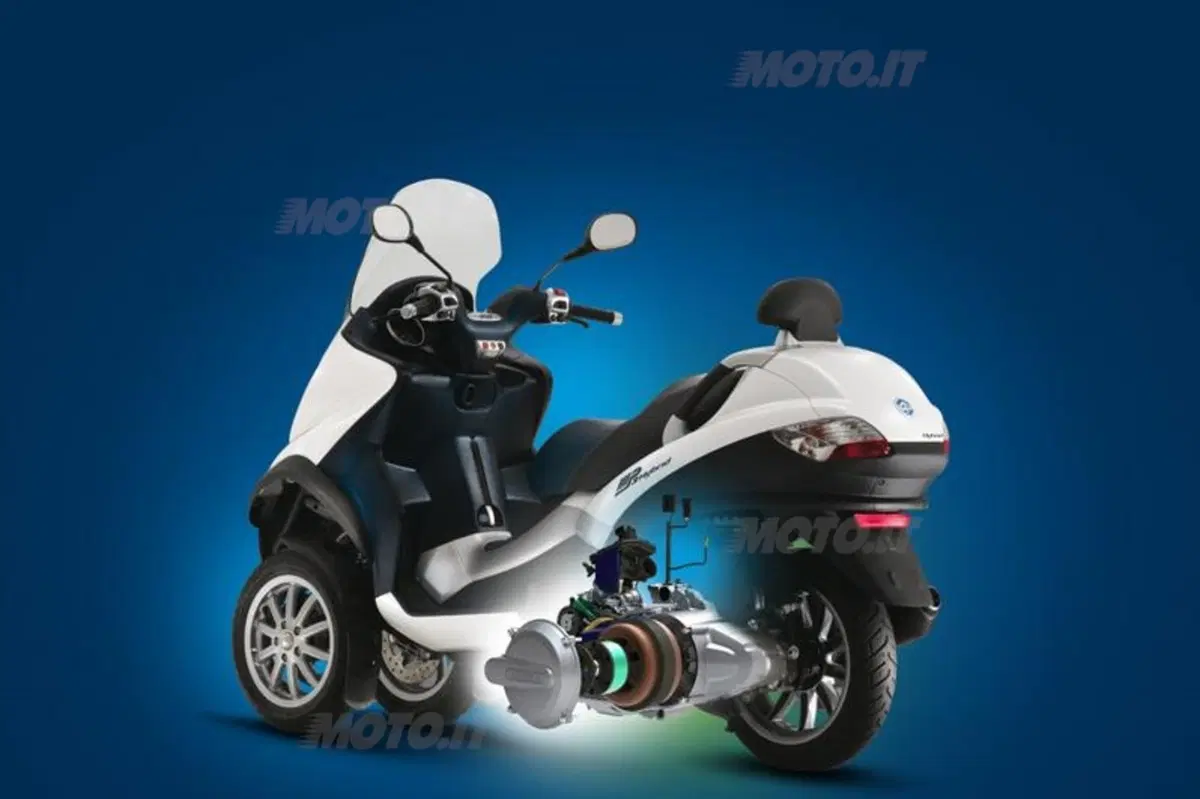 Piaggio MP3 300 i.e. e Hybrid  (16)