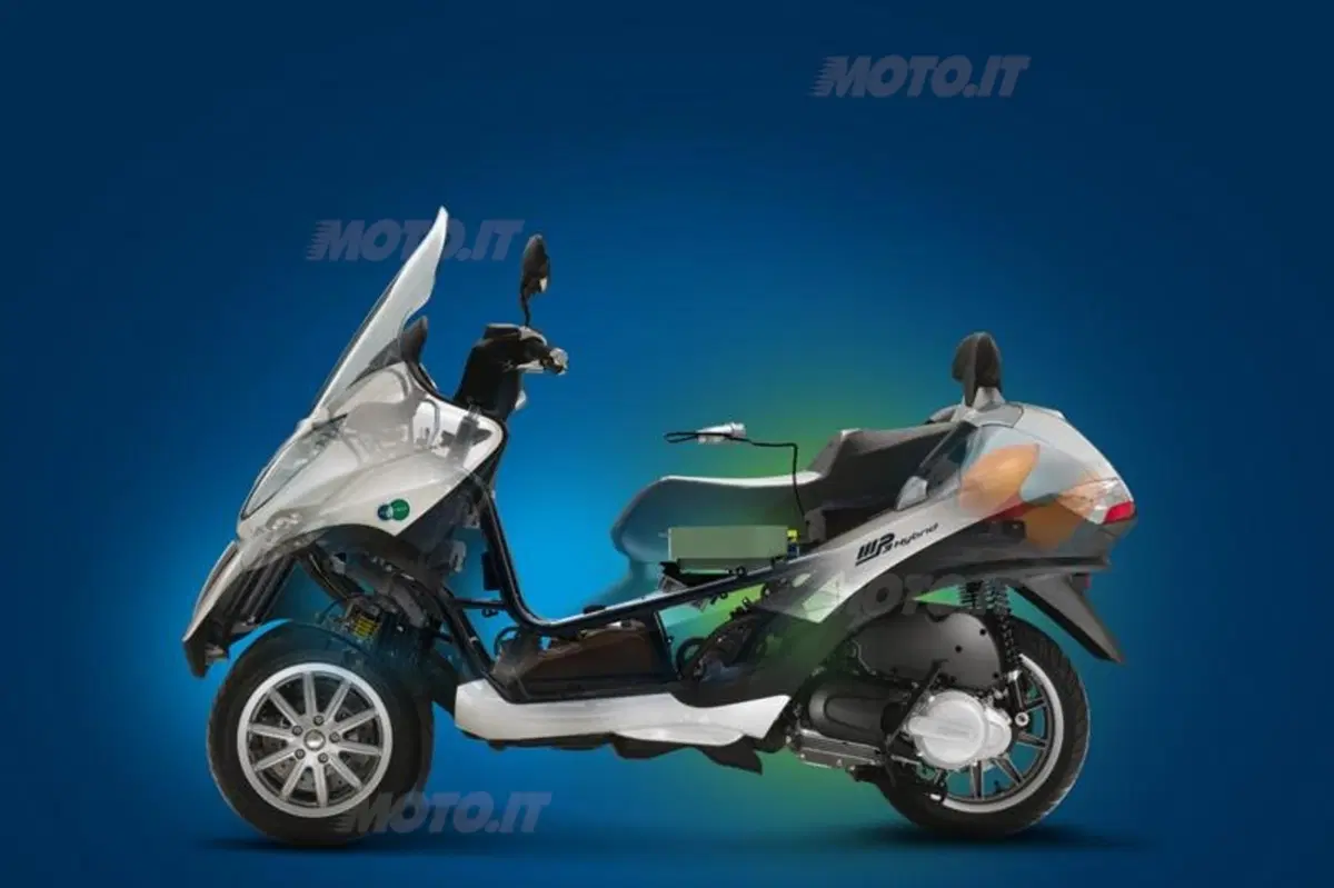 Piaggio MP3 300 i.e. e Hybrid  (17)