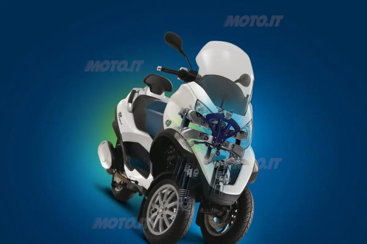 Piaggio MP3 300 i.e. e Hybrid  (21)