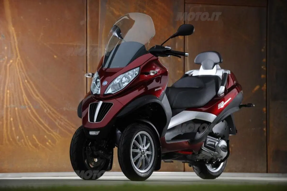 Piaggio MP3 300 i.e. e Hybrid  (25)