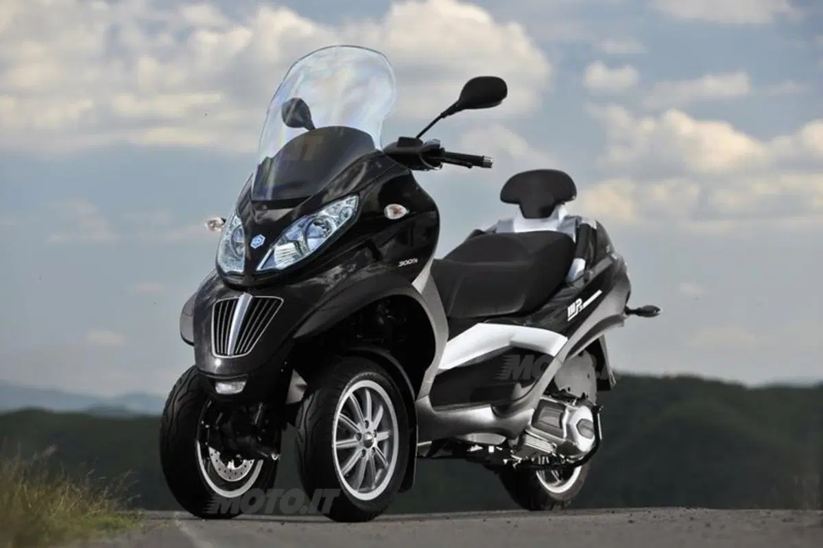Piaggio MP3 300 i.e. e Hybrid  (28)