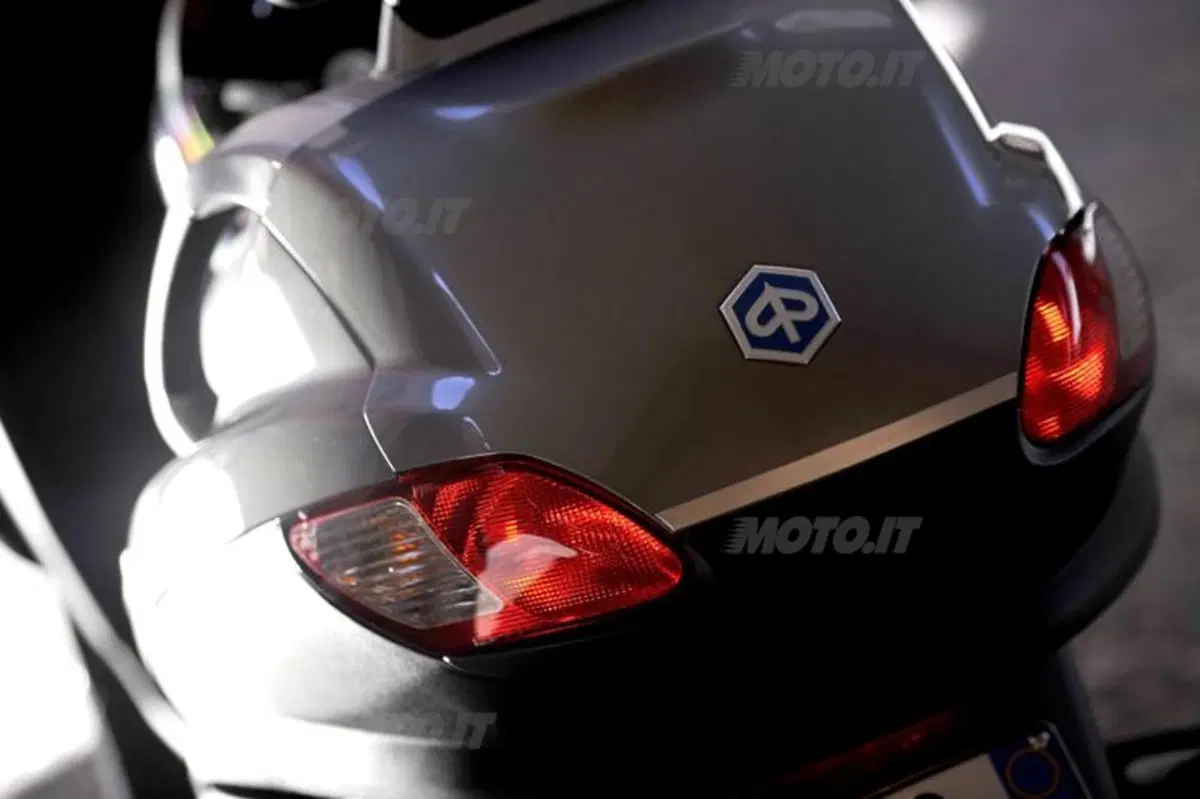 Piaggio MP3 300 i.e. e Hybrid  (36)