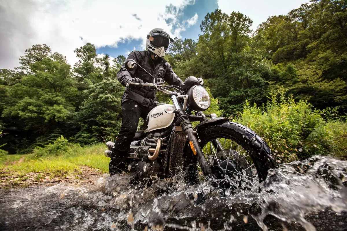 Triumph Street Scrambler a Intermot 2018, foto e dati (8)