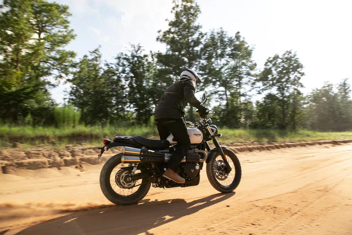 Triumph Street Scrambler a Intermot 2018, foto e dati (9)