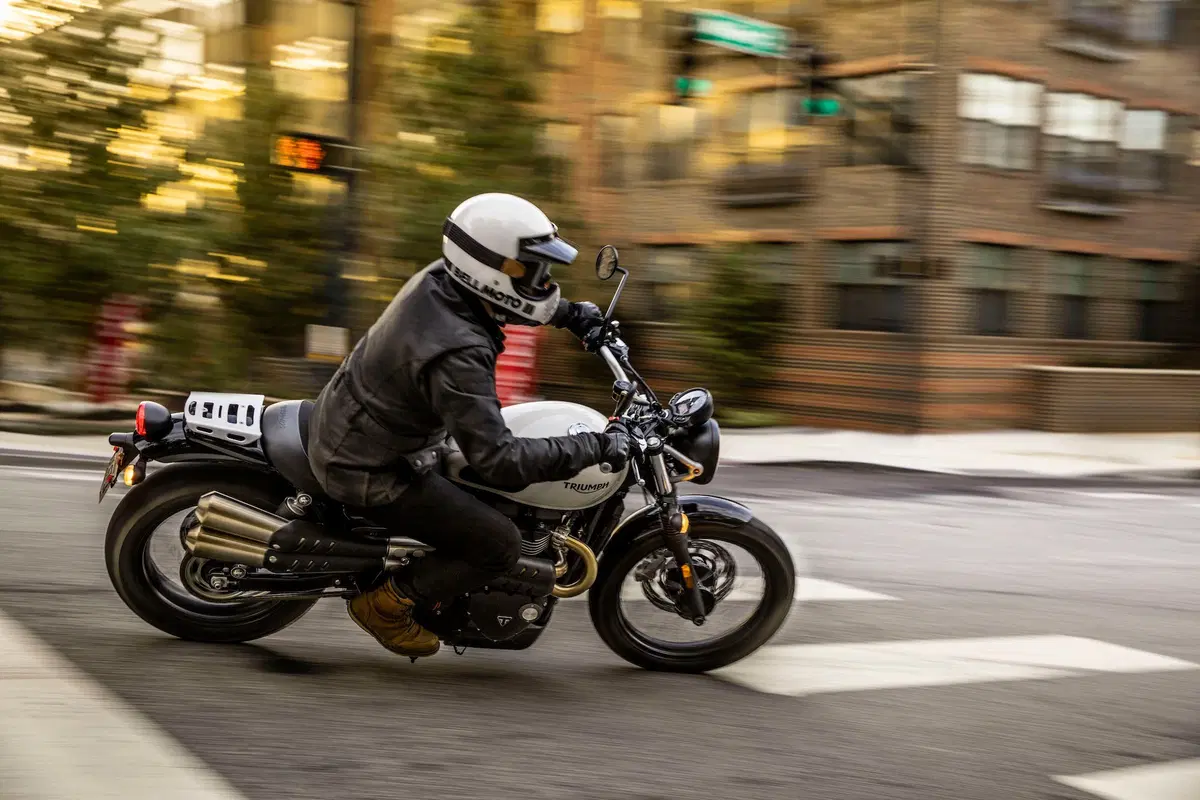 Triumph Street Scrambler a Intermot 2018, foto e dati (12)