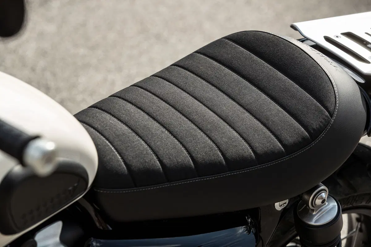 Triumph Street Scrambler a Intermot 2018, foto e dati (7)