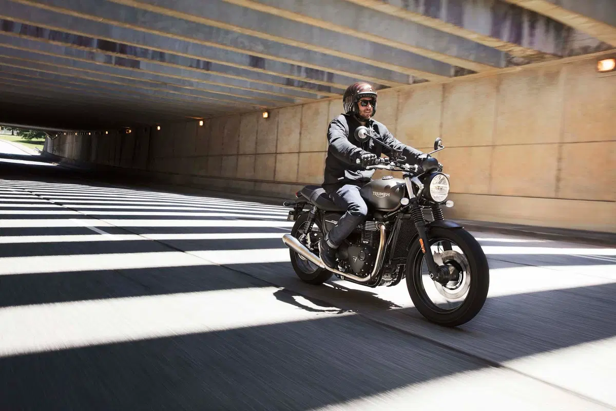 Triumph Bonneville Street Twin 2019 a Intermot 2018: foto e dati (5)