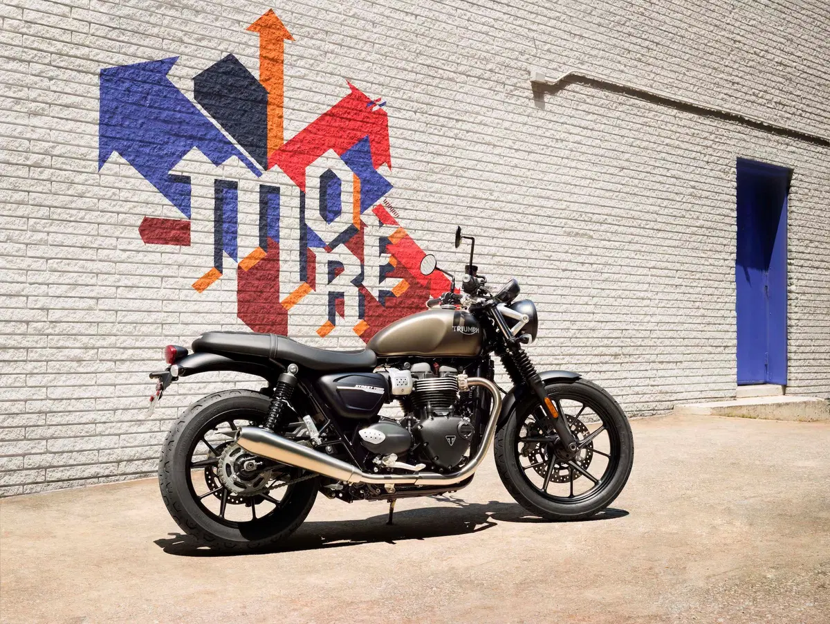 Triumph Bonneville Street Twin 2019 a Intermot 2018: foto e dati (2)