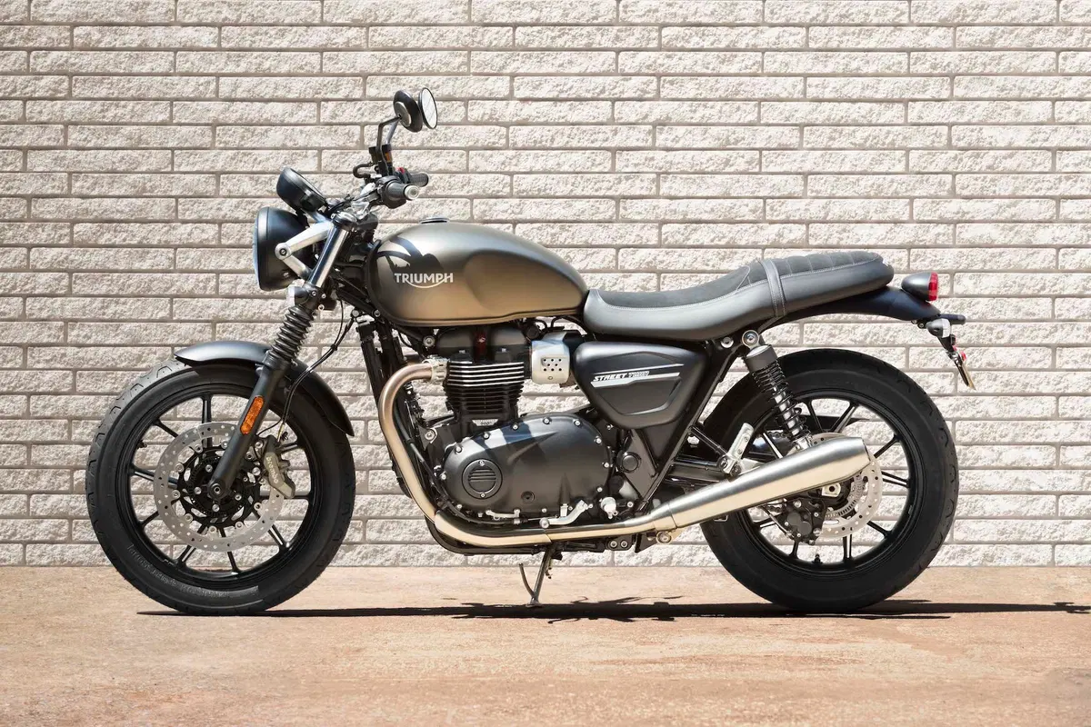 Triumph Bonneville Street Twin 2019 a Intermot 2018: foto e dati (18)