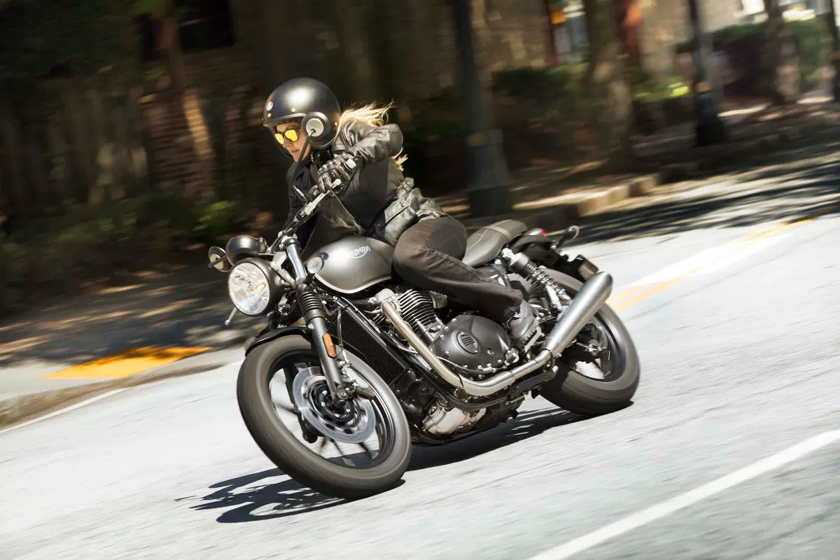 Triumph Bonneville Street Twin 2019 a Intermot 2018: foto e dati (23)