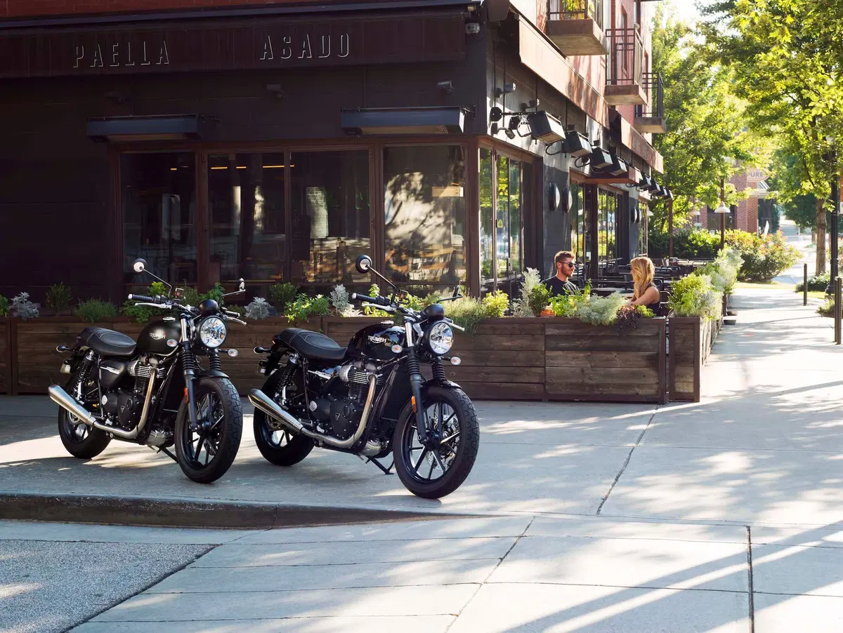 Triumph Bonneville Street Twin 2019 a Intermot 2018: foto e dati (21)