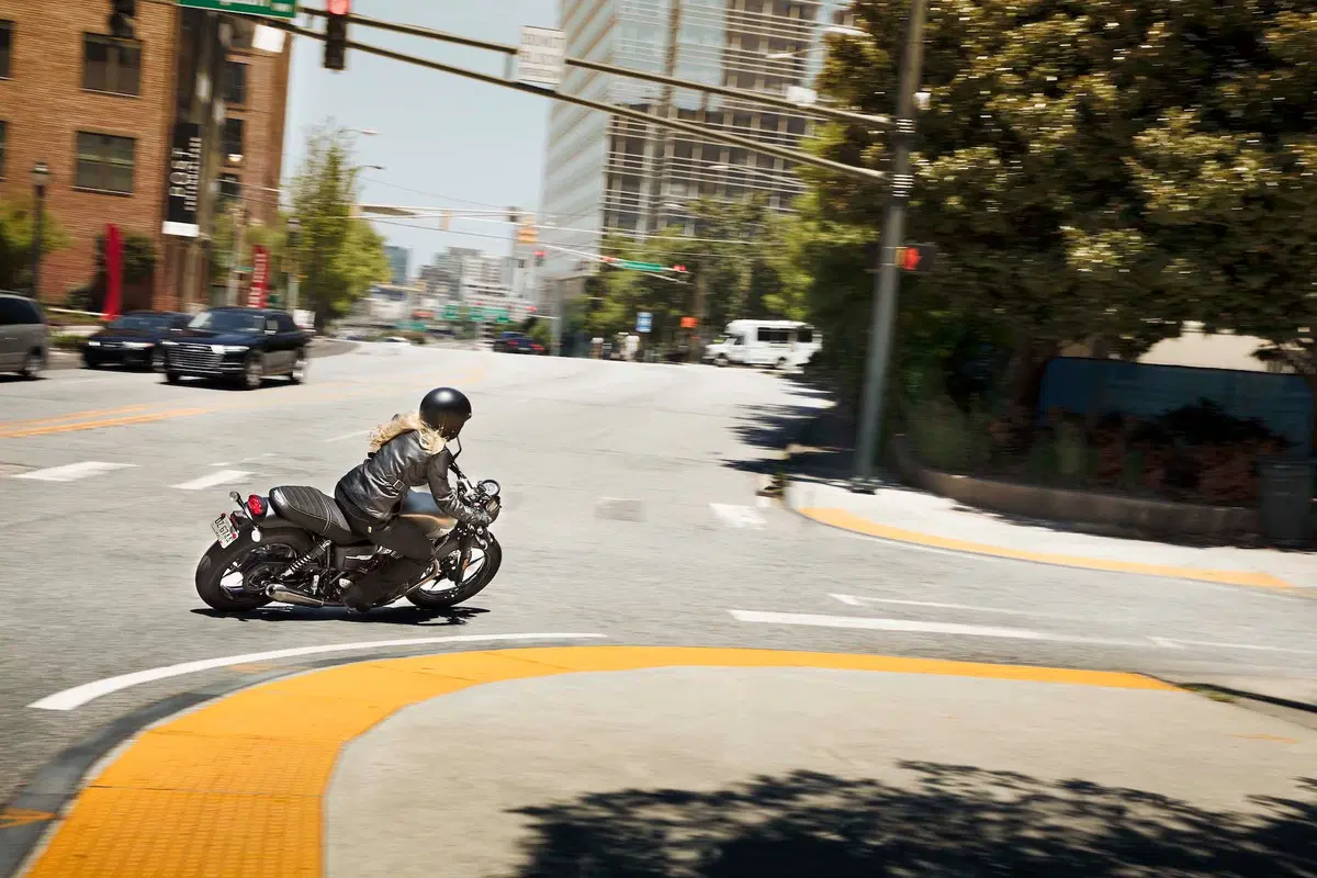 Triumph Bonneville Street Twin 2019 a Intermot 2018: foto e dati (25)
