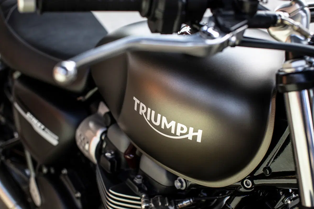 Triumph Bonneville Street Twin 2019 a Intermot 2018: foto e dati (24)