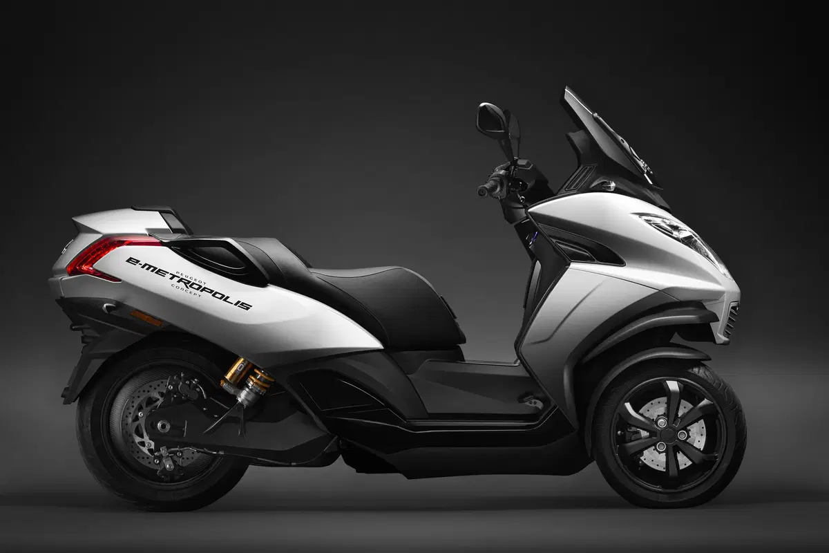 Peugeot concept e-Metropolis, uno scooter 3 ruote per i 120 anni del marchio (8)