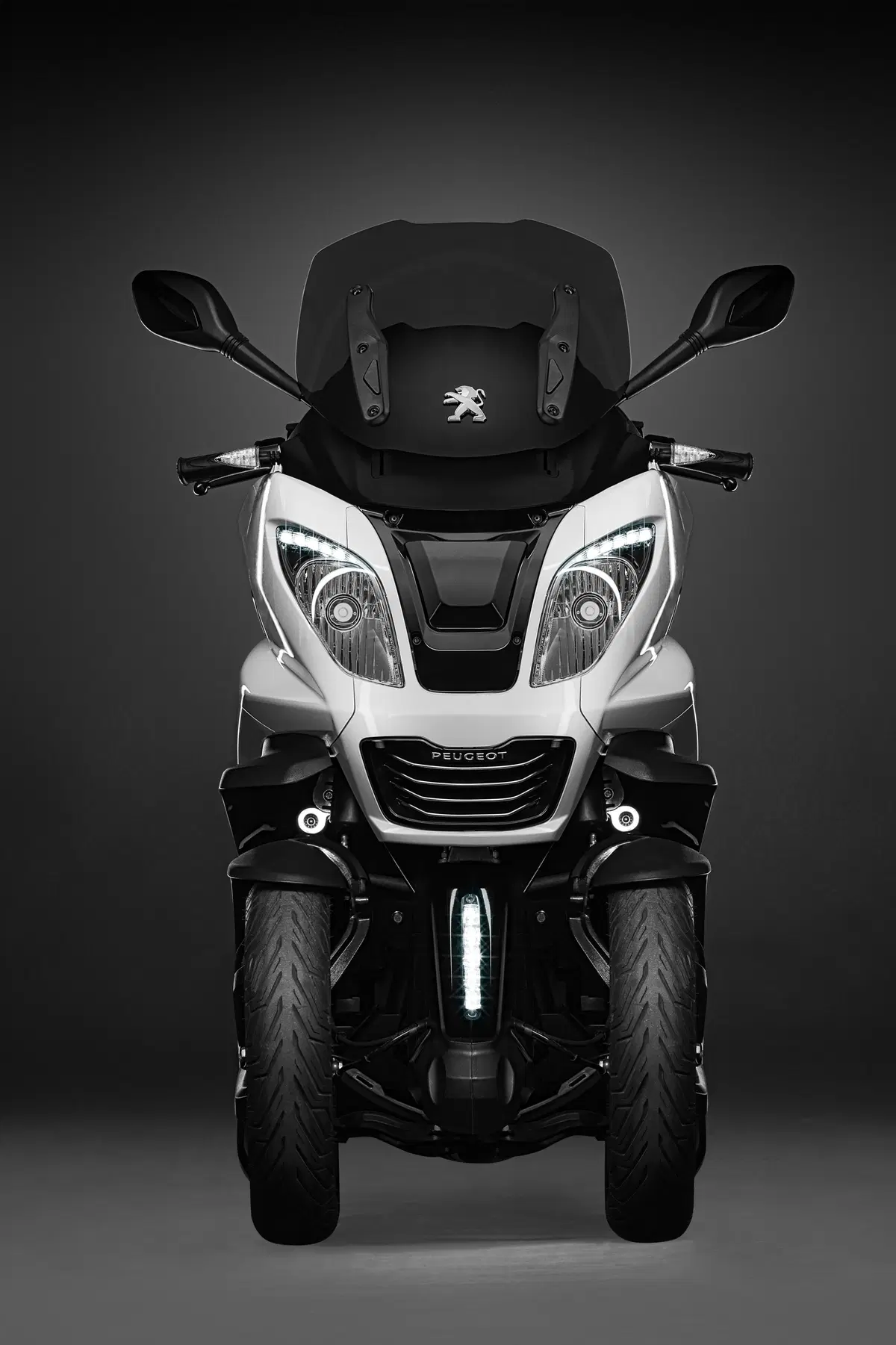 Peugeot concept e-Metropolis, uno scooter 3 ruote per i 120 anni del marchio (10)
