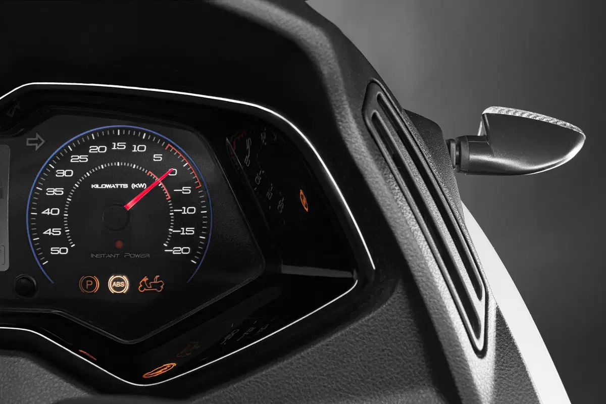 Peugeot concept e-Metropolis, uno scooter 3 ruote per i 120 anni del marchio (11)