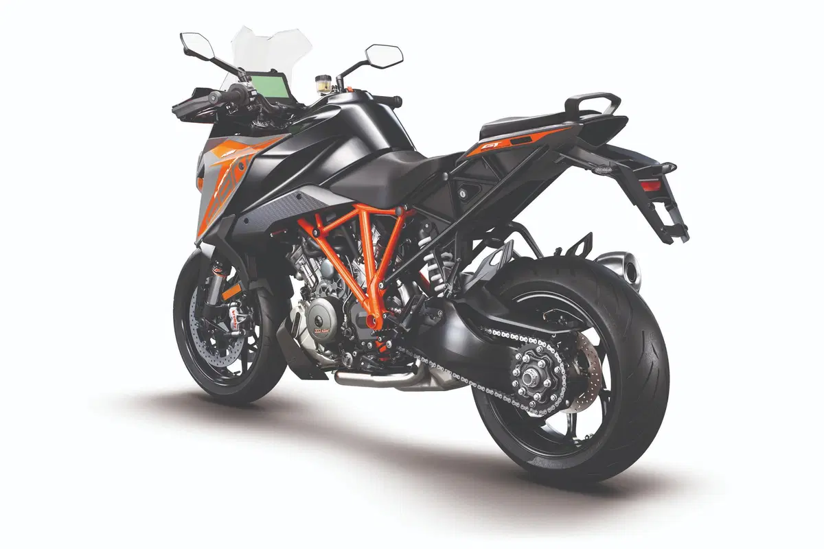 KTM 1290 Super Duke GT e 1290 Super Duke R 2019 presentate a Intermot (2)