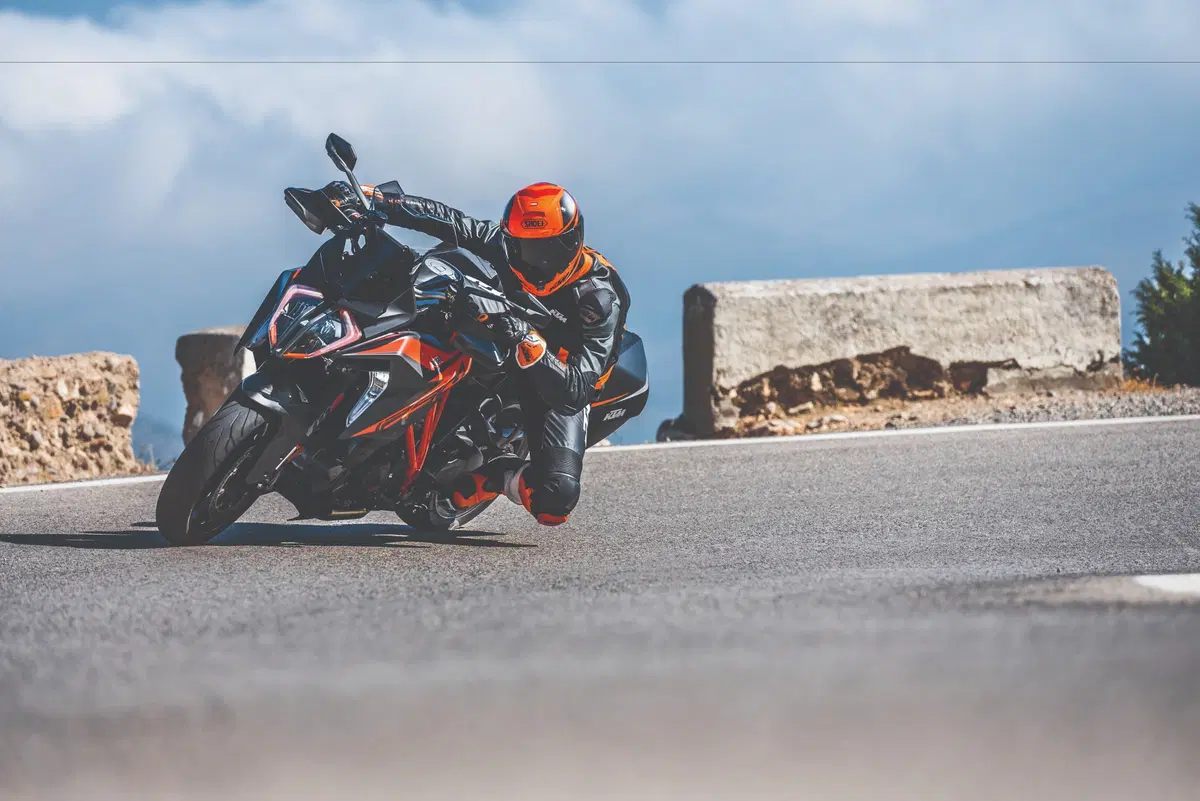 KTM 1290 Super Duke GT e 1290 Super Duke R 2019 presentate a Intermot (7)