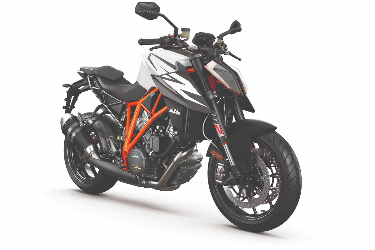 KTM 1290 Super Duke GT e 1290 Super Duke R 2019 presentate a Intermot (5)